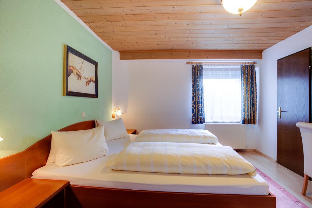 Cityhotel Schwarzer Baer Innsbruck Rum bild