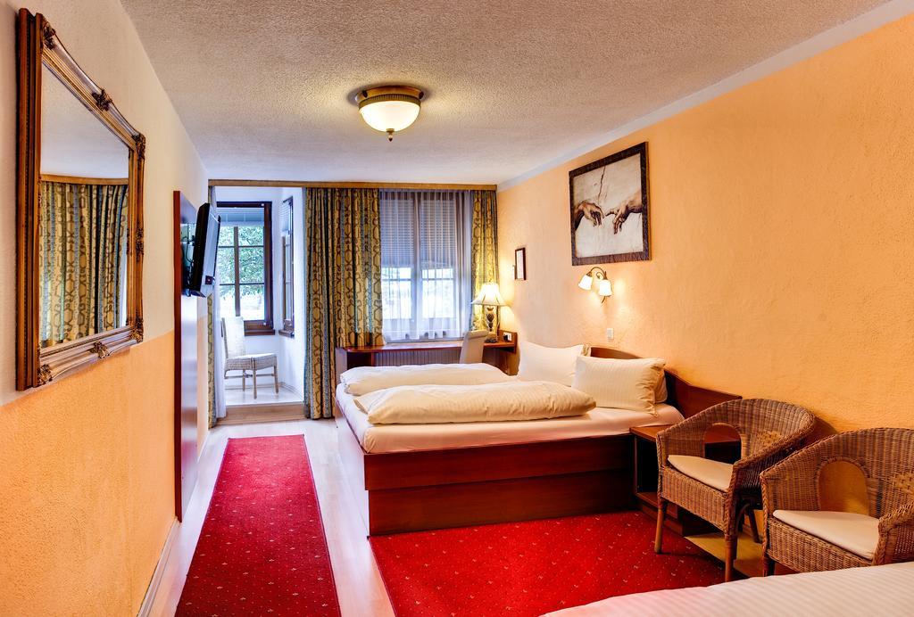 Cityhotel Schwarzer Baer Innsbruck Rum bild